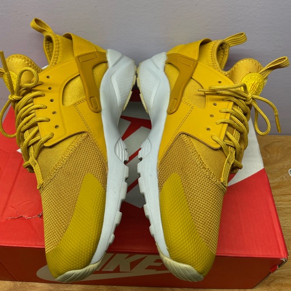 Air Huarache Run Ultra GS 'Mineral
Yellow' - Picture 5 of 6